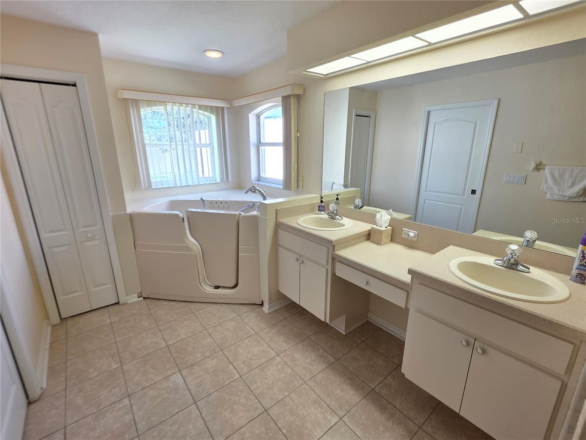 225 ROYAL PALM WAY — photo 14 of 26