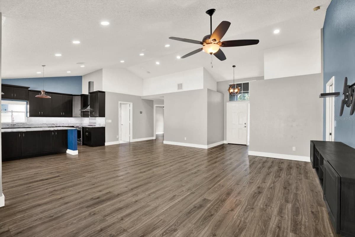 1427 BAY VIEW STREET — photo 9 of 49
