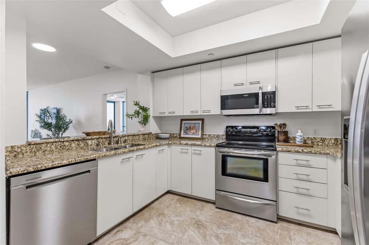 1540 GULF BOULEVARD — photo 10 of 45