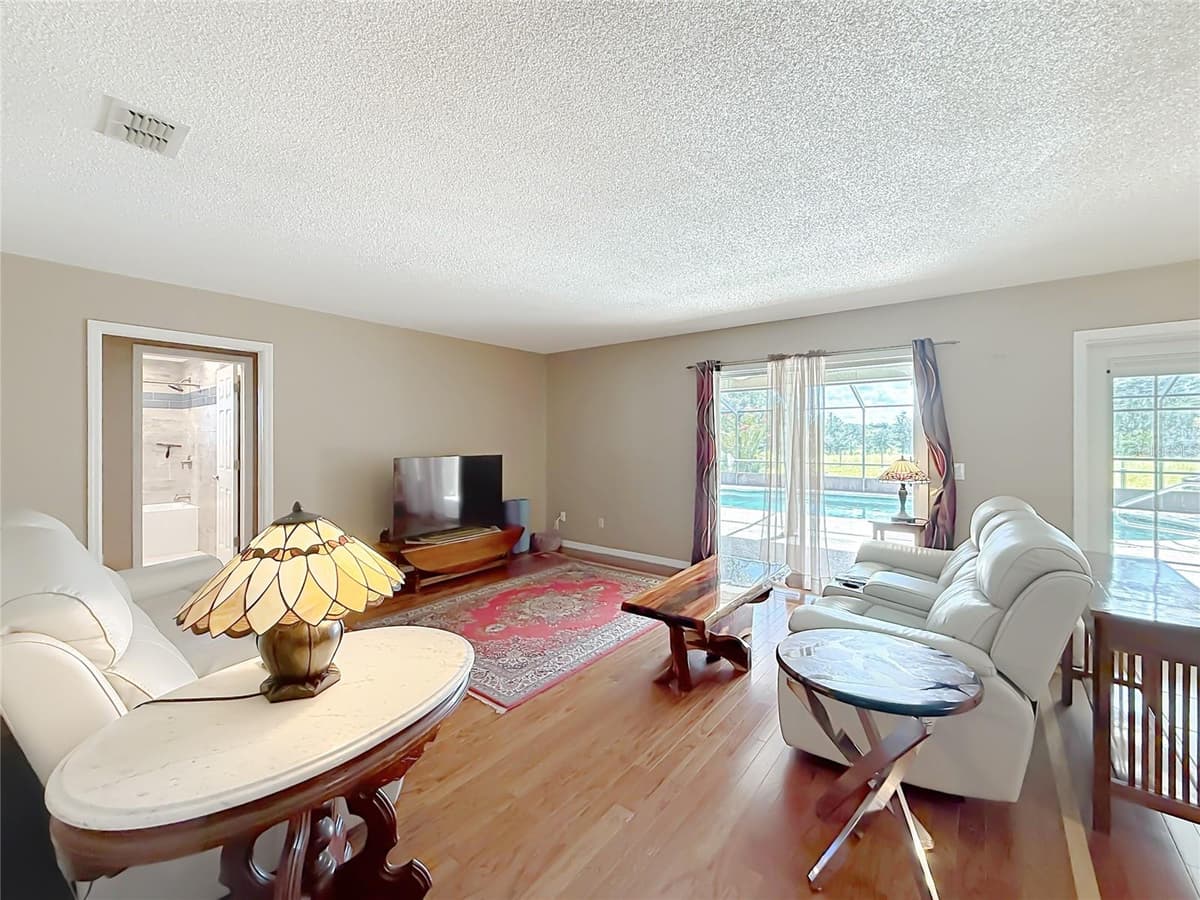 2833 ROSE AVENUE — photo 7 of 38
