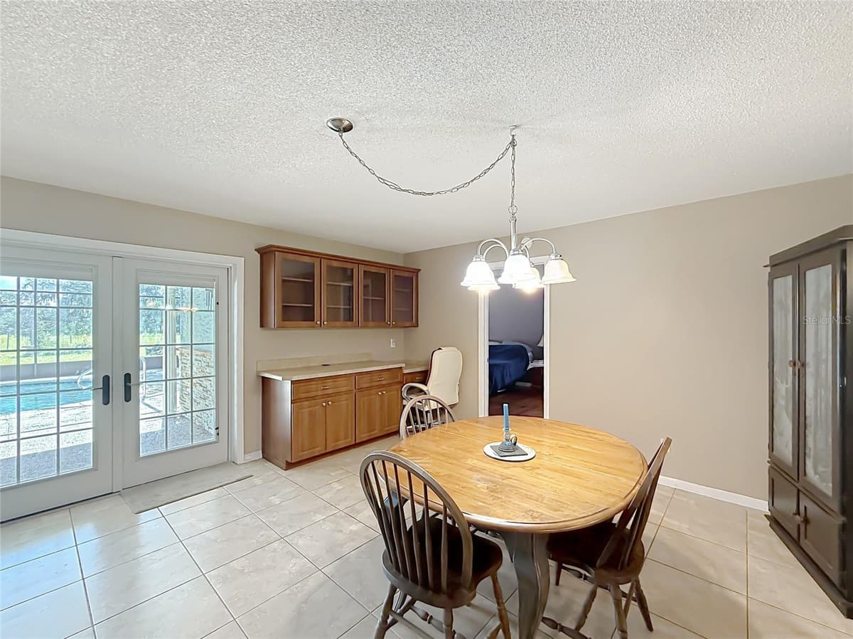 2833 ROSE AVENUE — photo 10 of 38