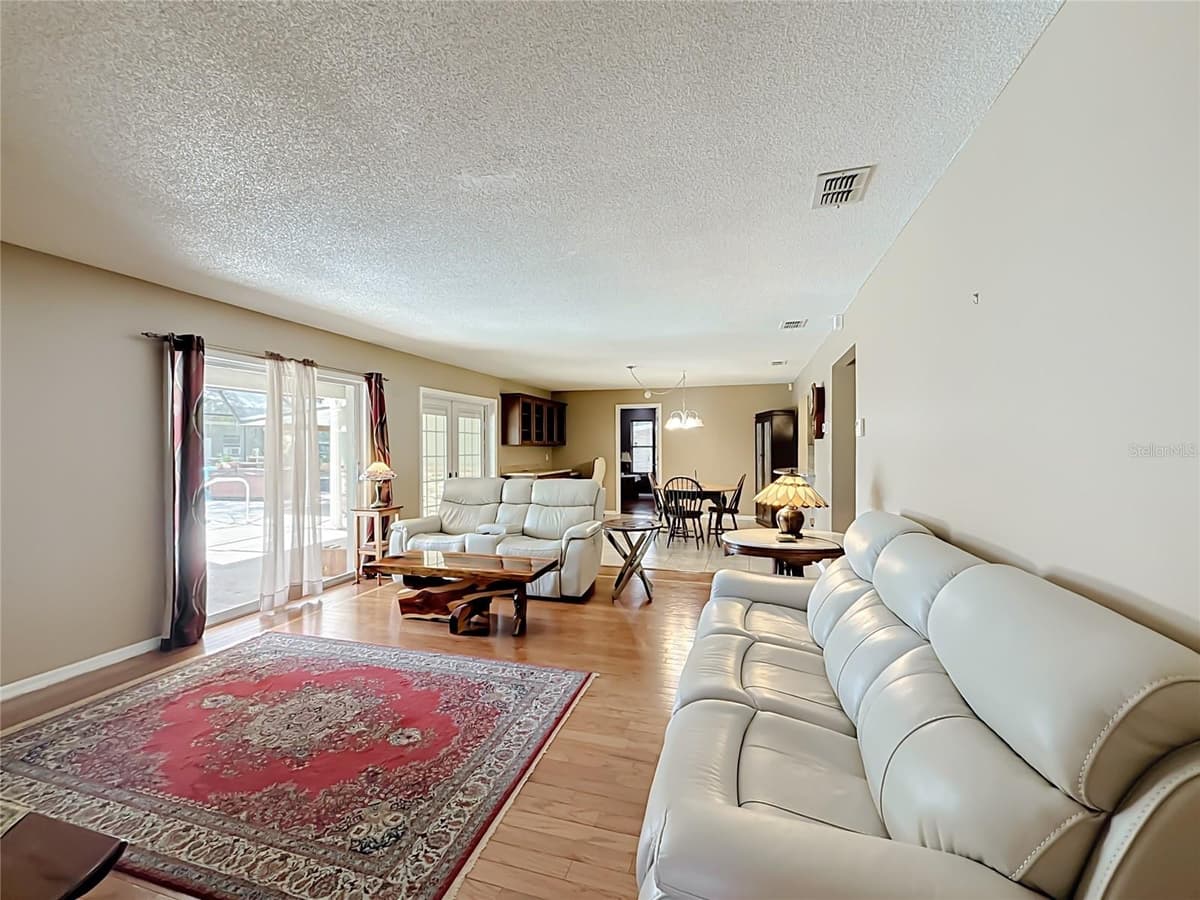 2833 ROSE AVENUE — photo 9 of 38