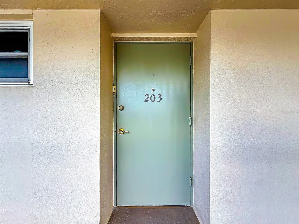 9945 47TH AVENUE — photo 5 of 65