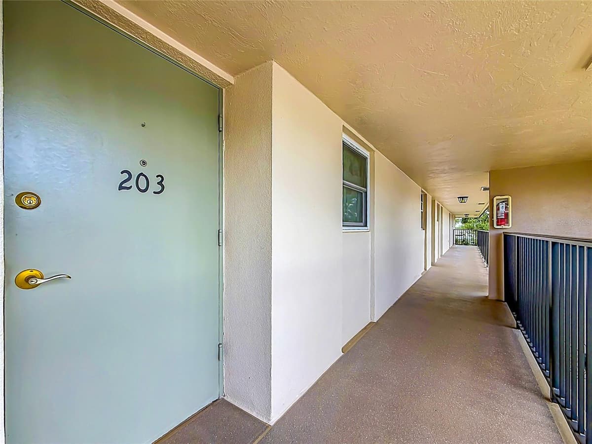 9945 47TH AVENUE — photo 4 of 65
