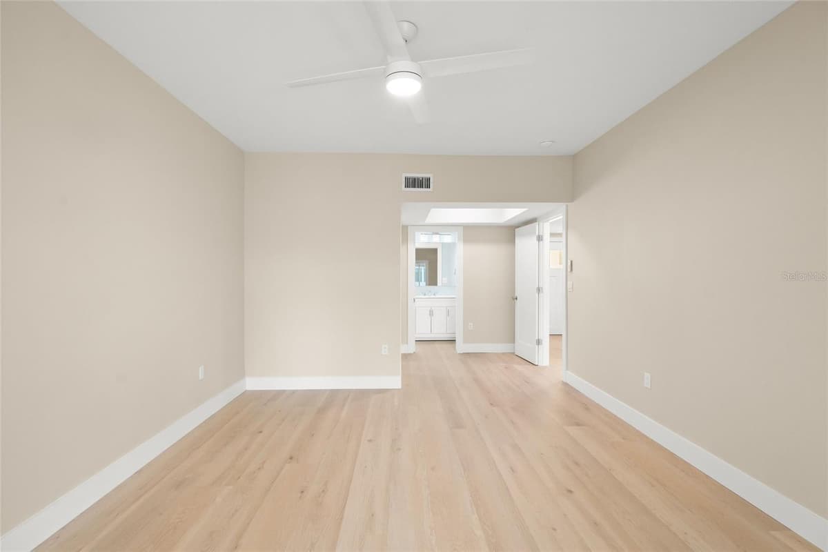 5823 TIDEWOOD AVENUE — photo 18 of 41