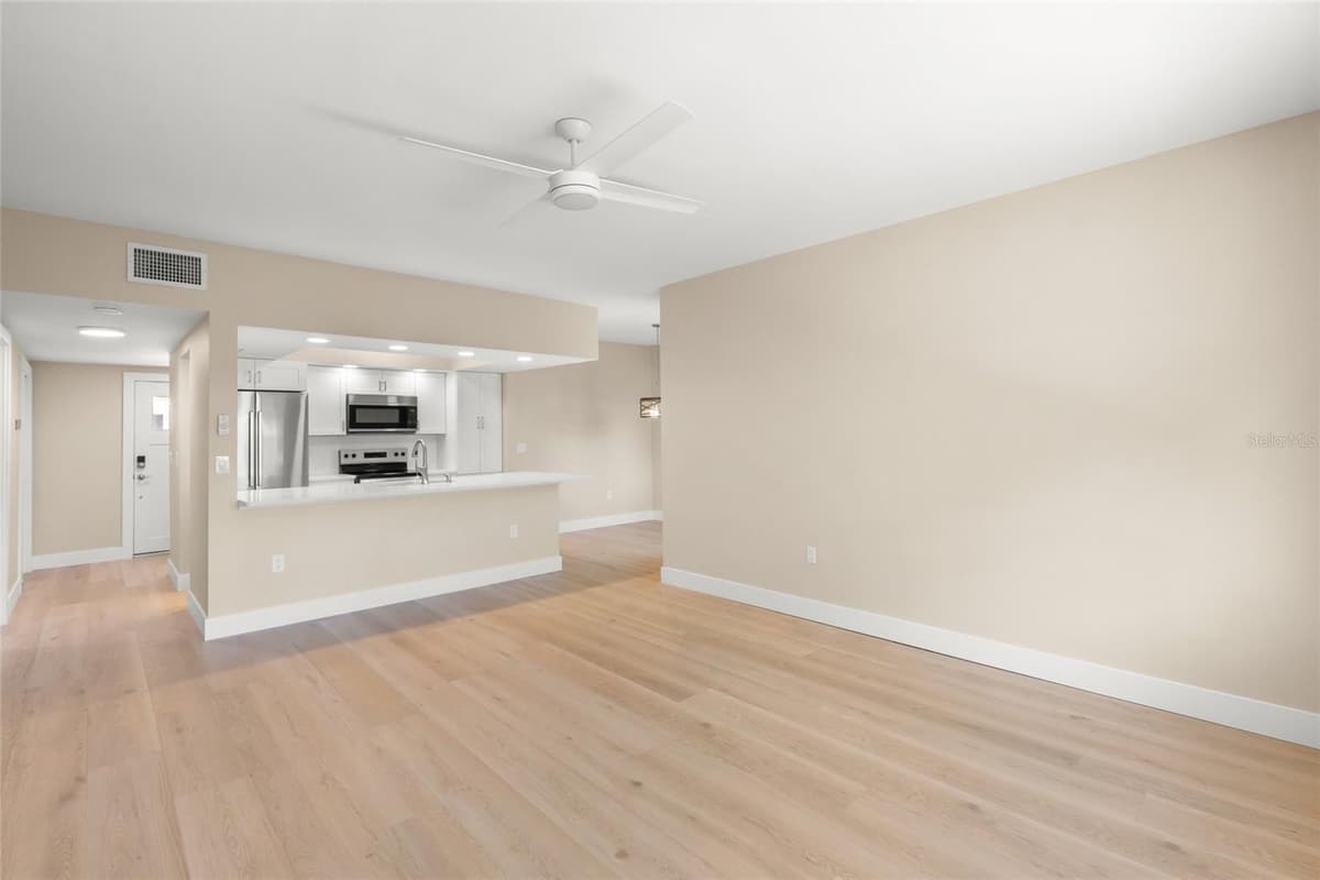 5823 TIDEWOOD AVENUE — photo 4 of 41