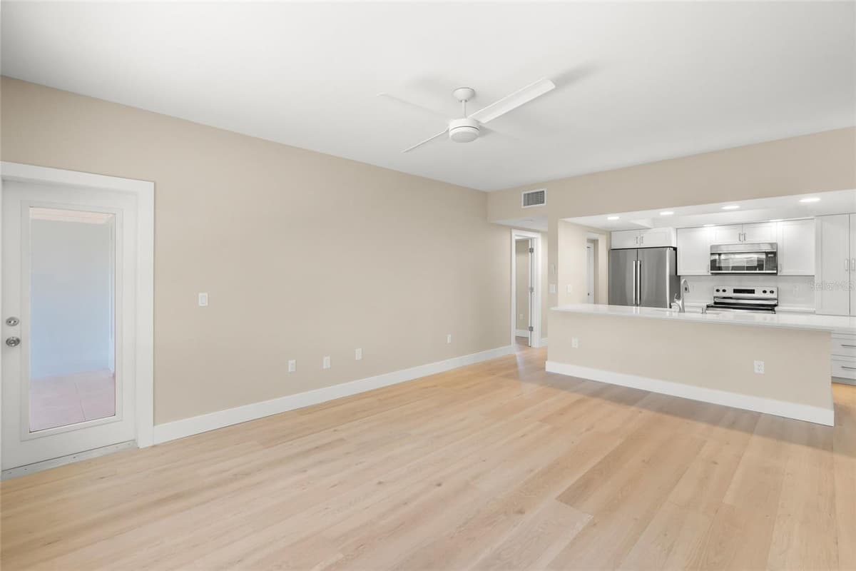 5823 TIDEWOOD AVENUE — photo 9 of 41