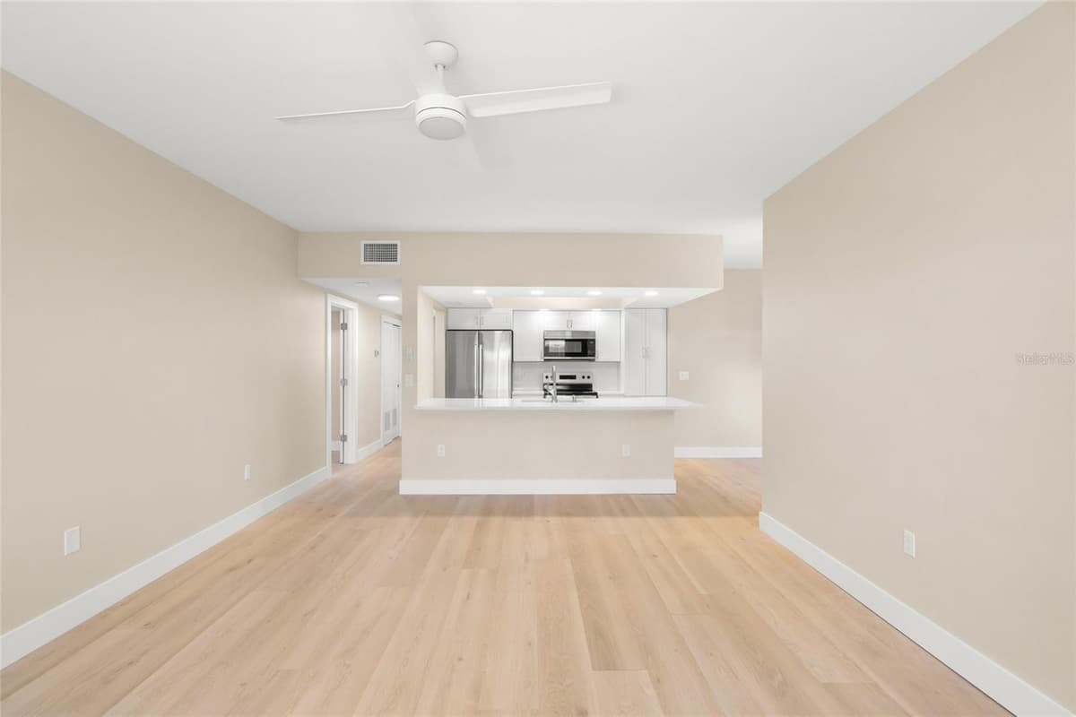 5823 TIDEWOOD AVENUE — photo 10 of 41