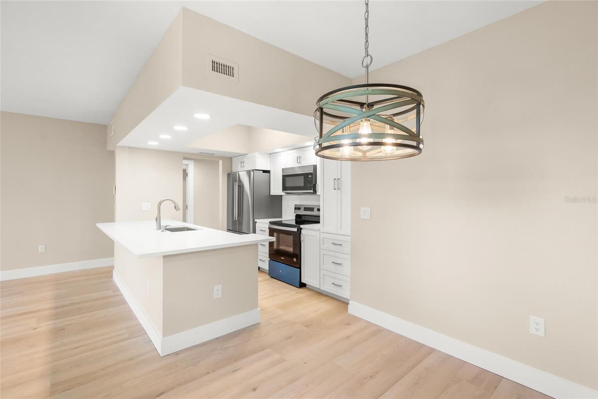 5823 TIDEWOOD AVENUE — photo 5 of 41