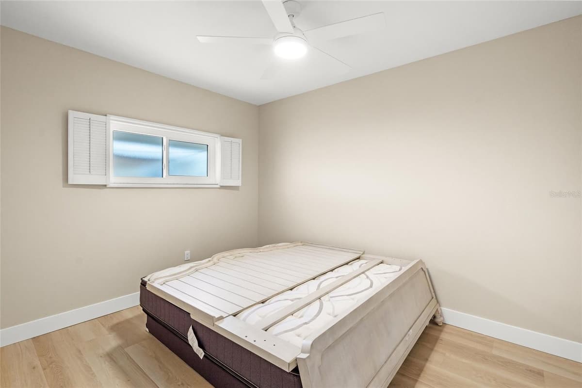 5823 TIDEWOOD AVENUE — photo 12 of 41