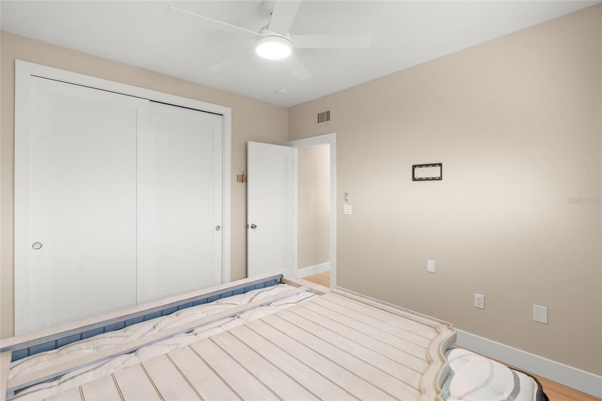 5823 TIDEWOOD AVENUE — photo 14 of 41