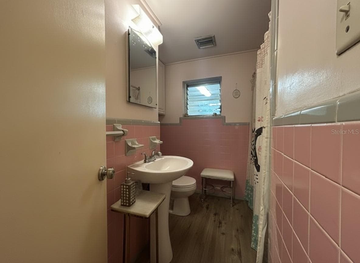 2455 ROYAL ROAD — photo 9 of 23