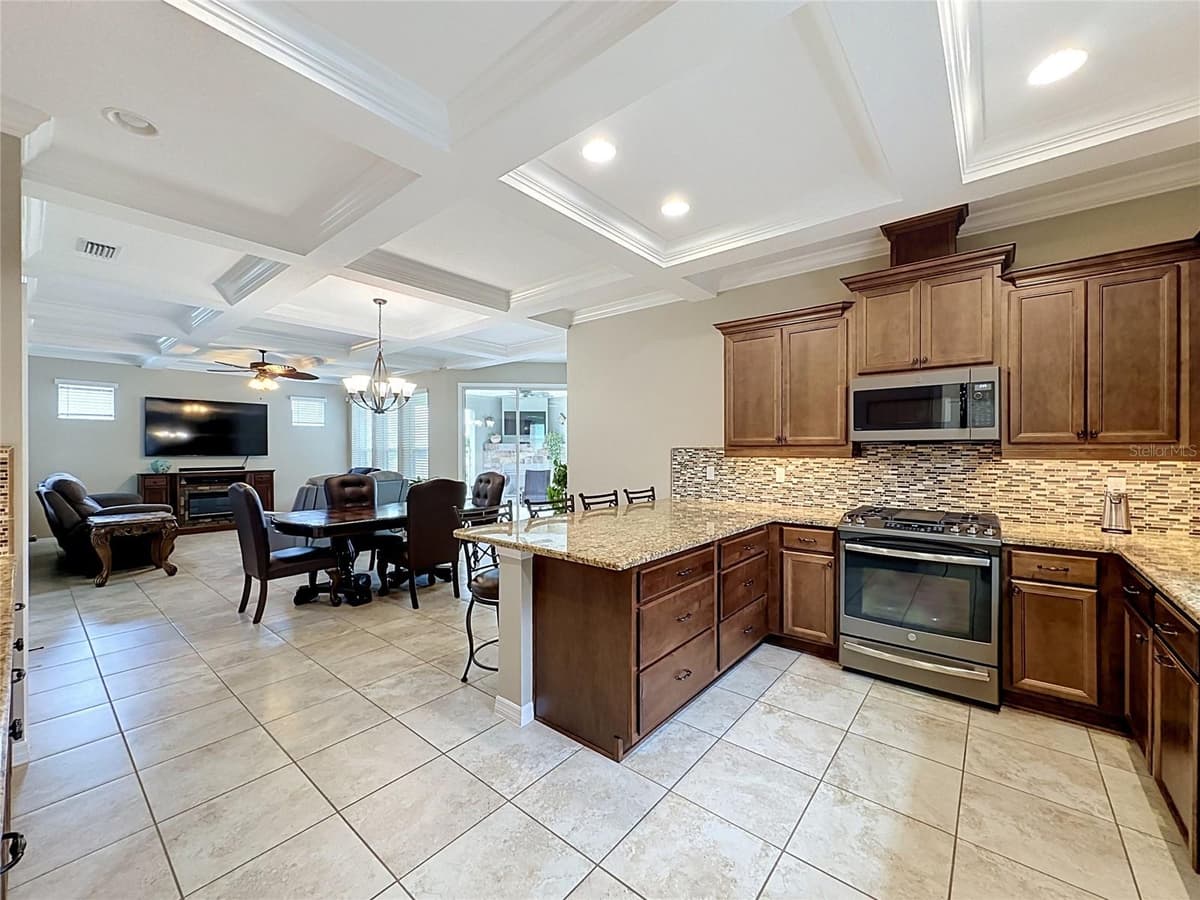 552 NARROW VIEW LANE — photo 12 of 55