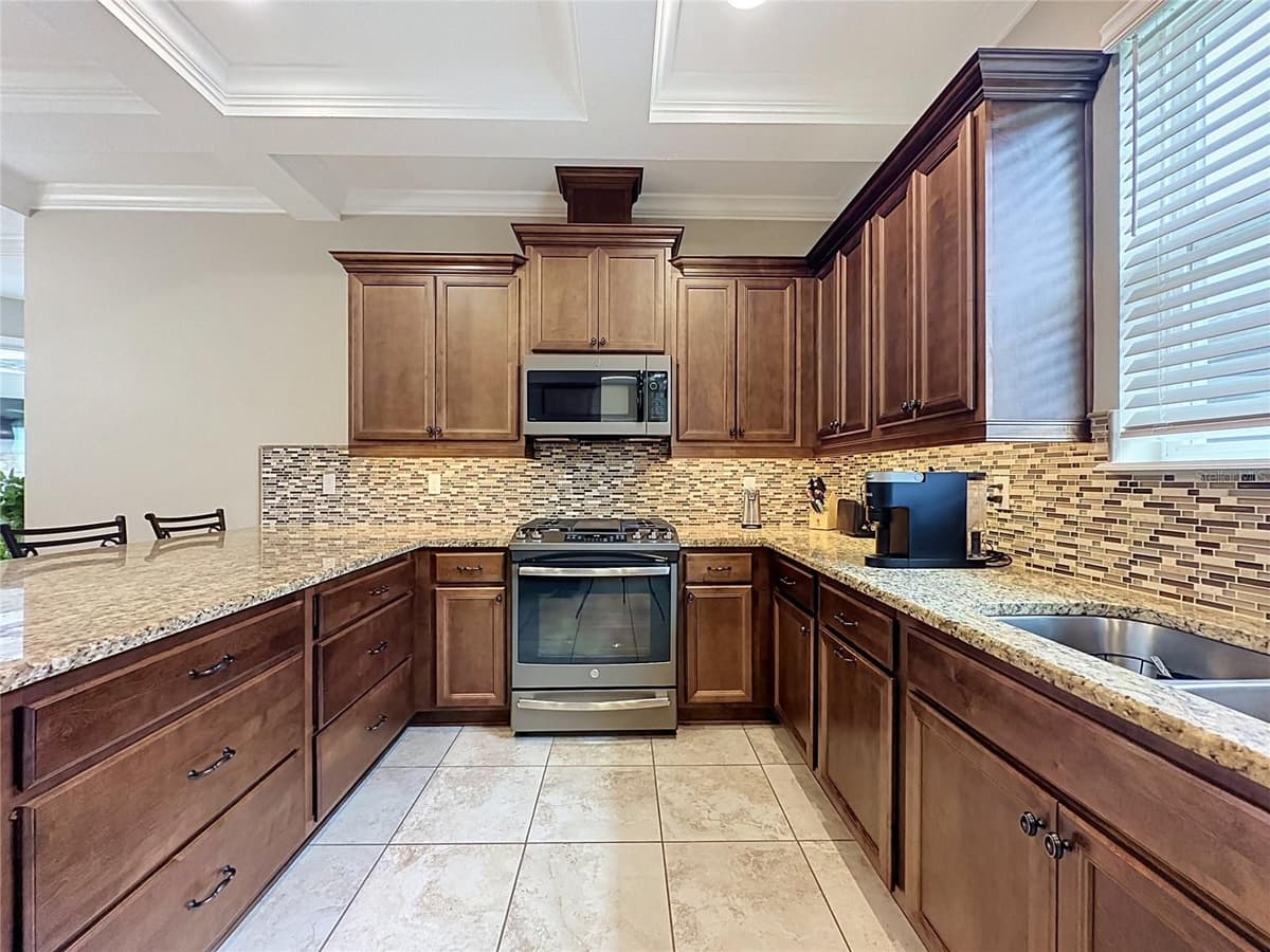 552 NARROW VIEW LANE — photo 11 of 55