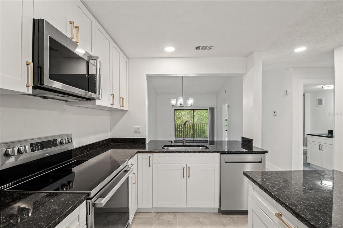 7828 NIAGARA AVENUE — photo 10 of 33
