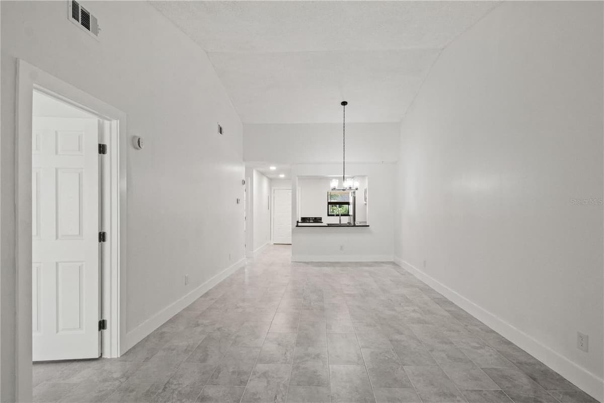 7828 NIAGARA AVENUE — photo 4 of 33