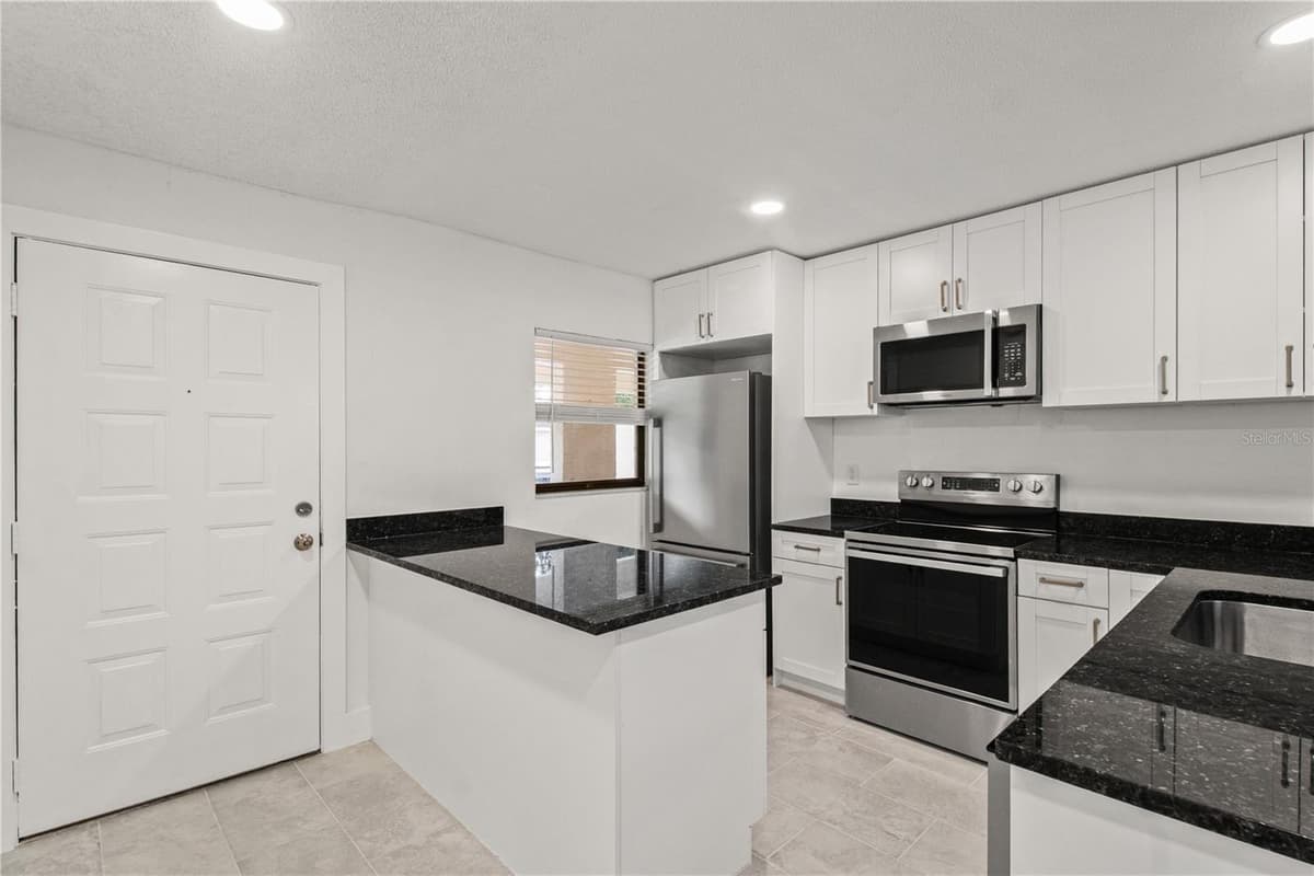 7828 NIAGARA AVENUE — photo 12 of 33