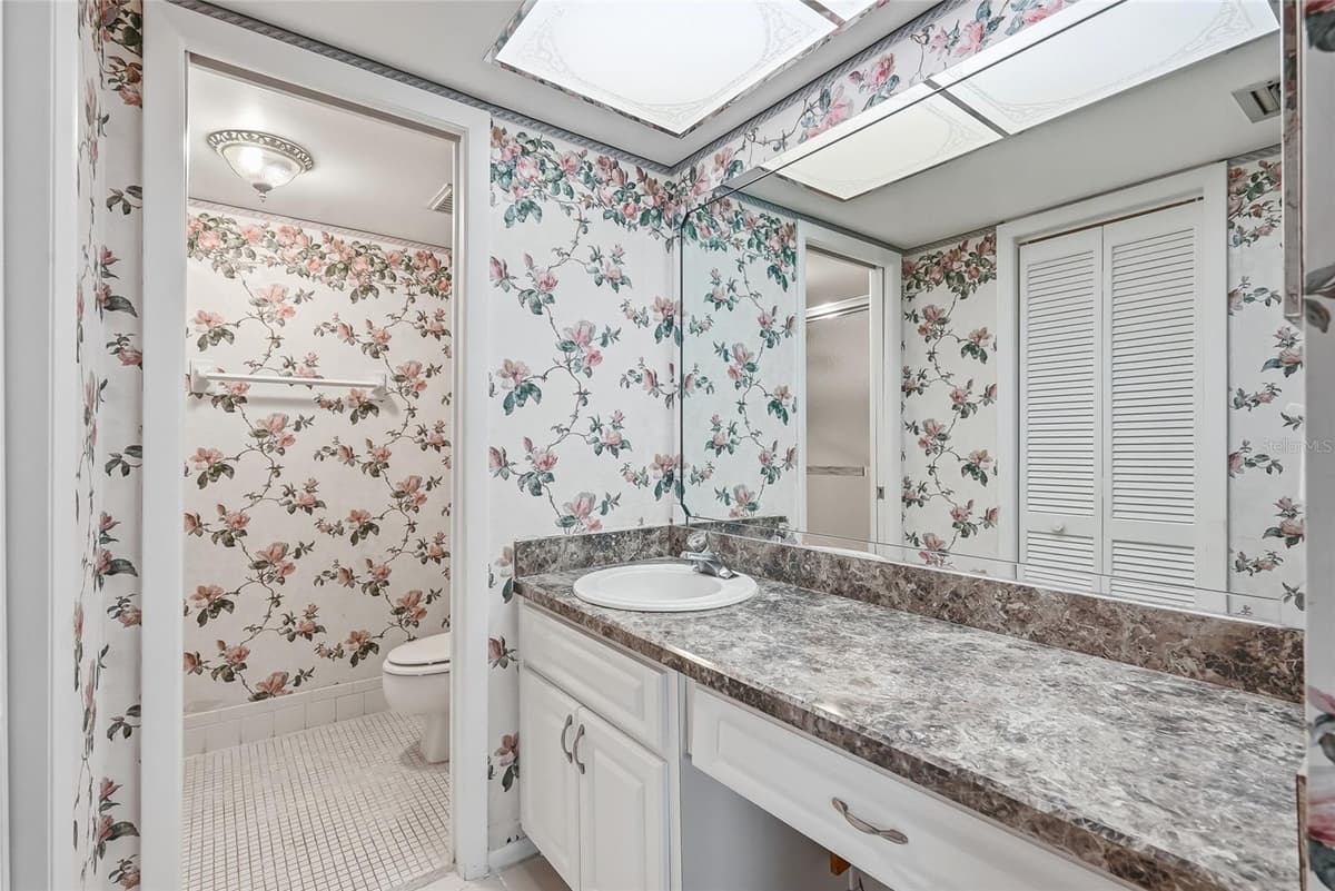 205 MARTHA LANE — photo 21 of 40