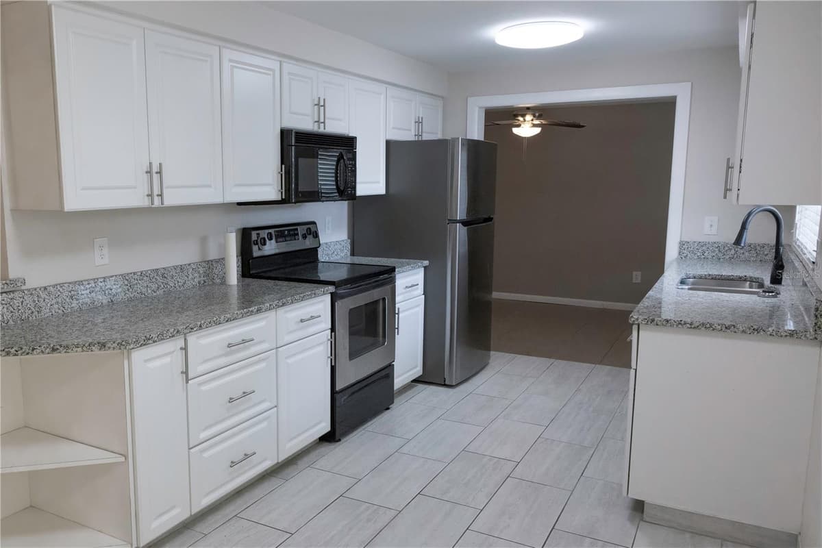 5333 DUNCANWOOD DRIVE — photo 4 of 7