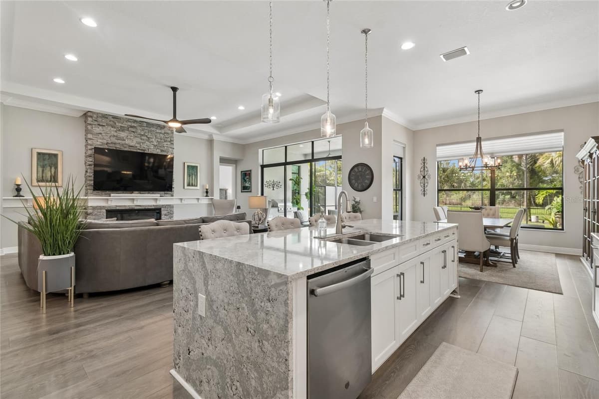 9005 BERNINI PLACE — photo 10 of 92