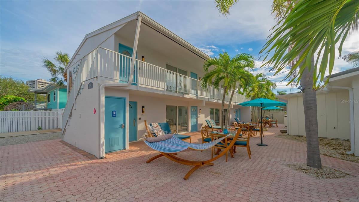 104 AVENIDA VENECCIA — photo 4 of 51