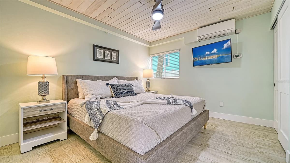 104 AVENIDA VENECCIA — photo 16 of 51