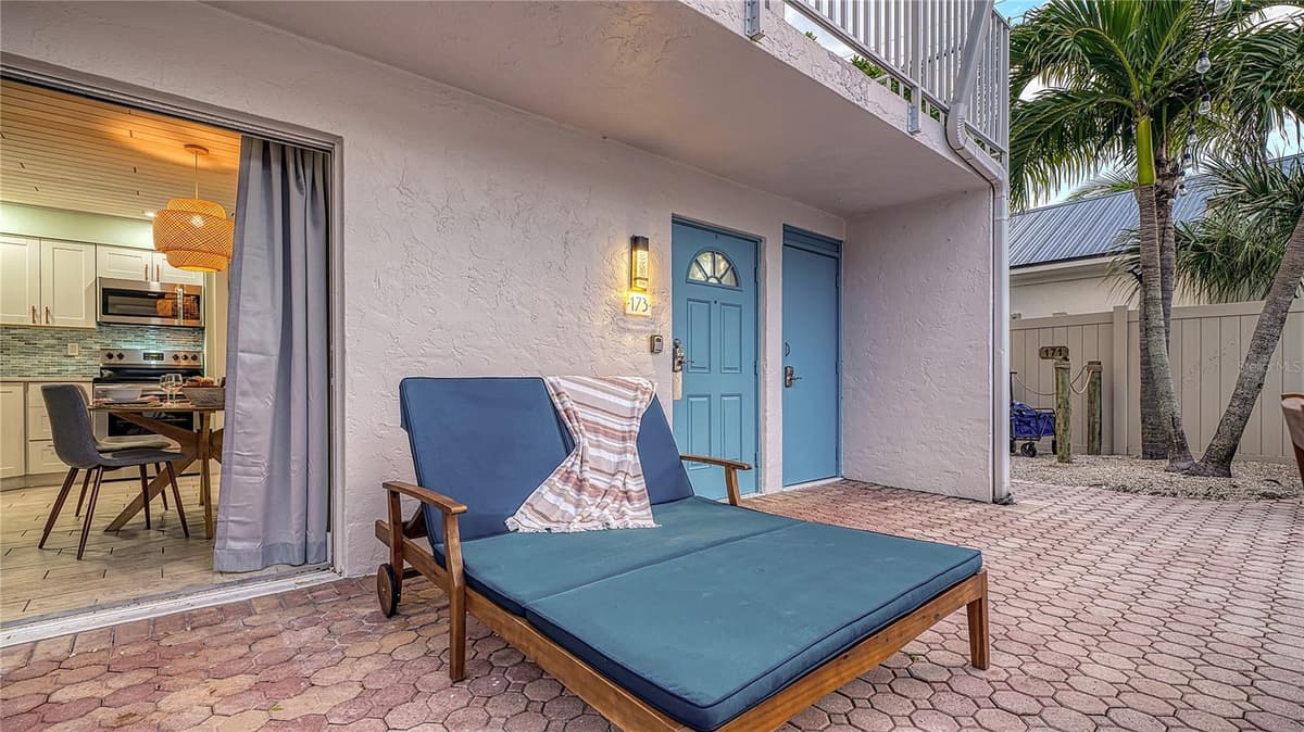 104 AVENIDA VENECCIA — photo 19 of 51