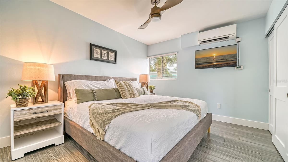 104 AVENIDA VENECCIA — photo 37 of 51
