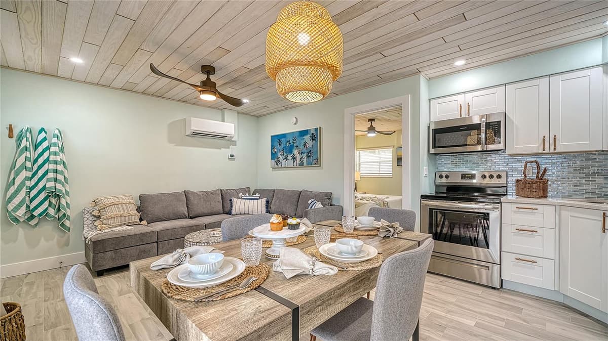 104 AVENIDA VENECCIA — photo 10 of 51