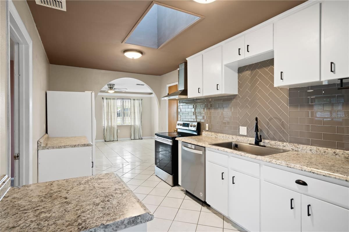 805 CENTER STREET — photo 14 of 31