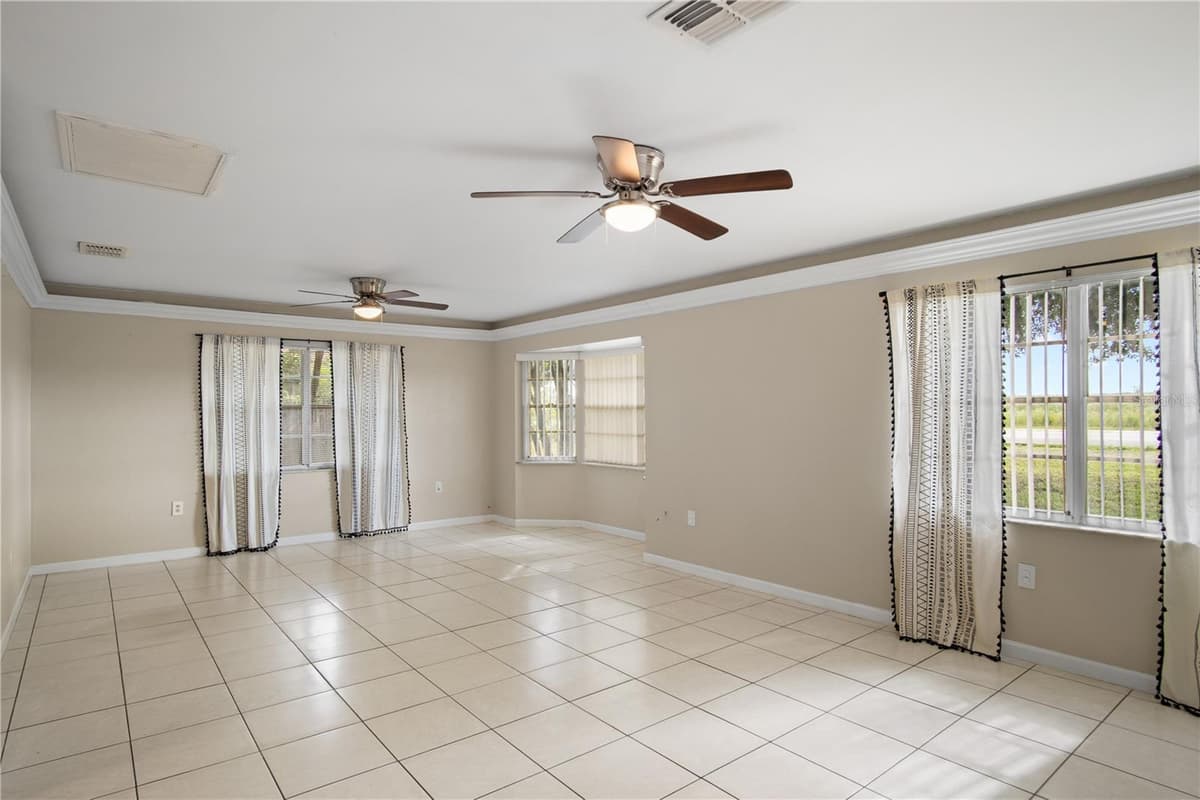 805 CENTER STREET — photo 10 of 31