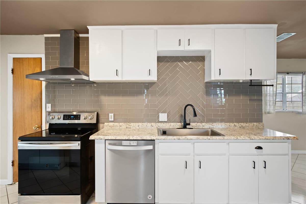 805 CENTER STREET — photo 15 of 31