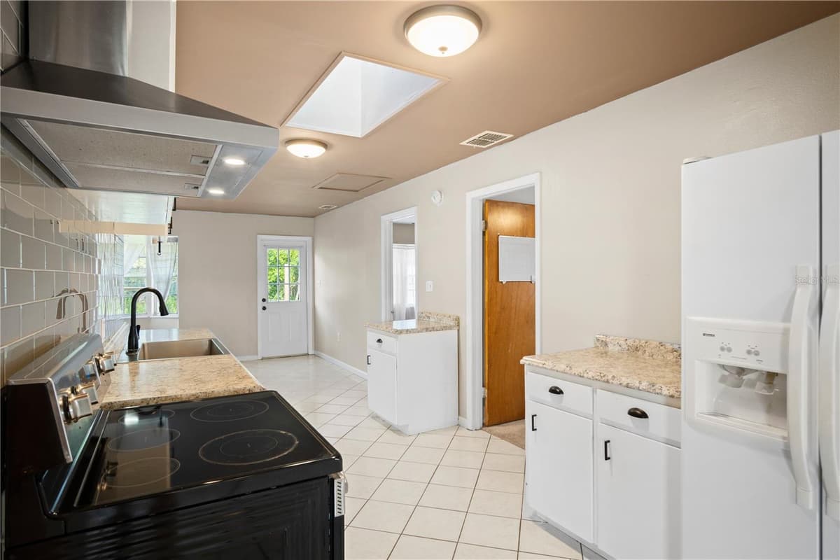 805 CENTER STREET — photo 13 of 31