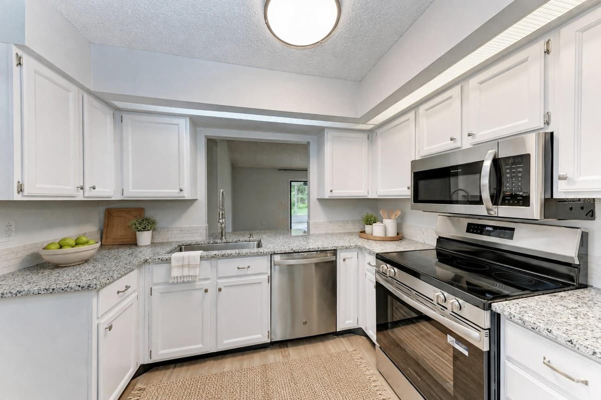 5506 82ND AVENUE DRIVE — photo 15 of 43