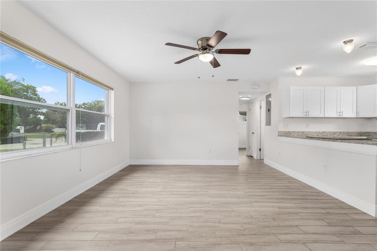 909 URSULA STREET — photo 5 of 32