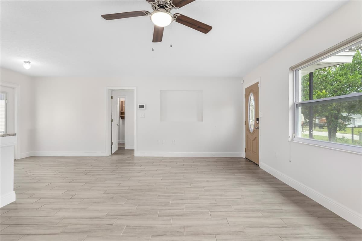 909 URSULA STREET — photo 6 of 32