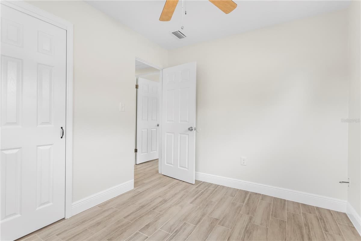 909 URSULA STREET — photo 22 of 32