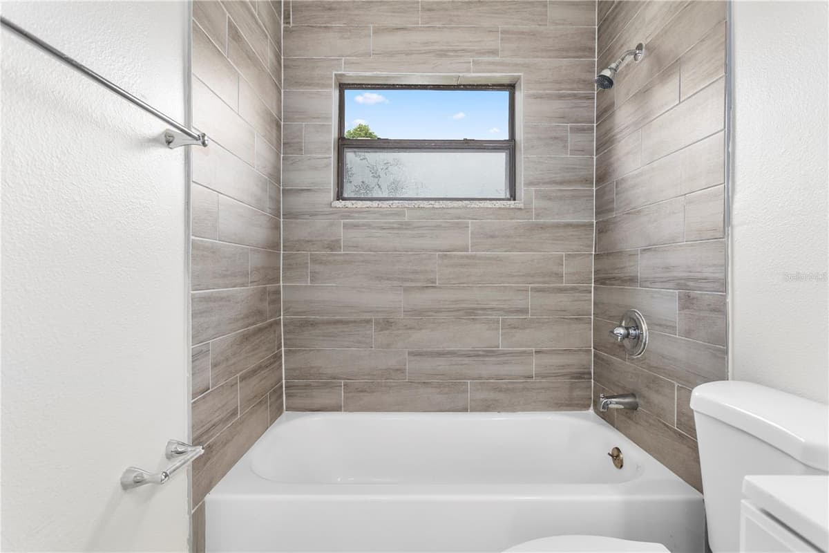 909 URSULA STREET — photo 20 of 32