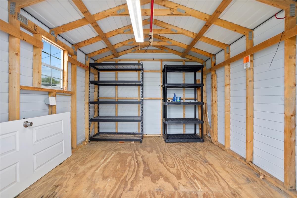 909 URSULA STREET — photo 30 of 32