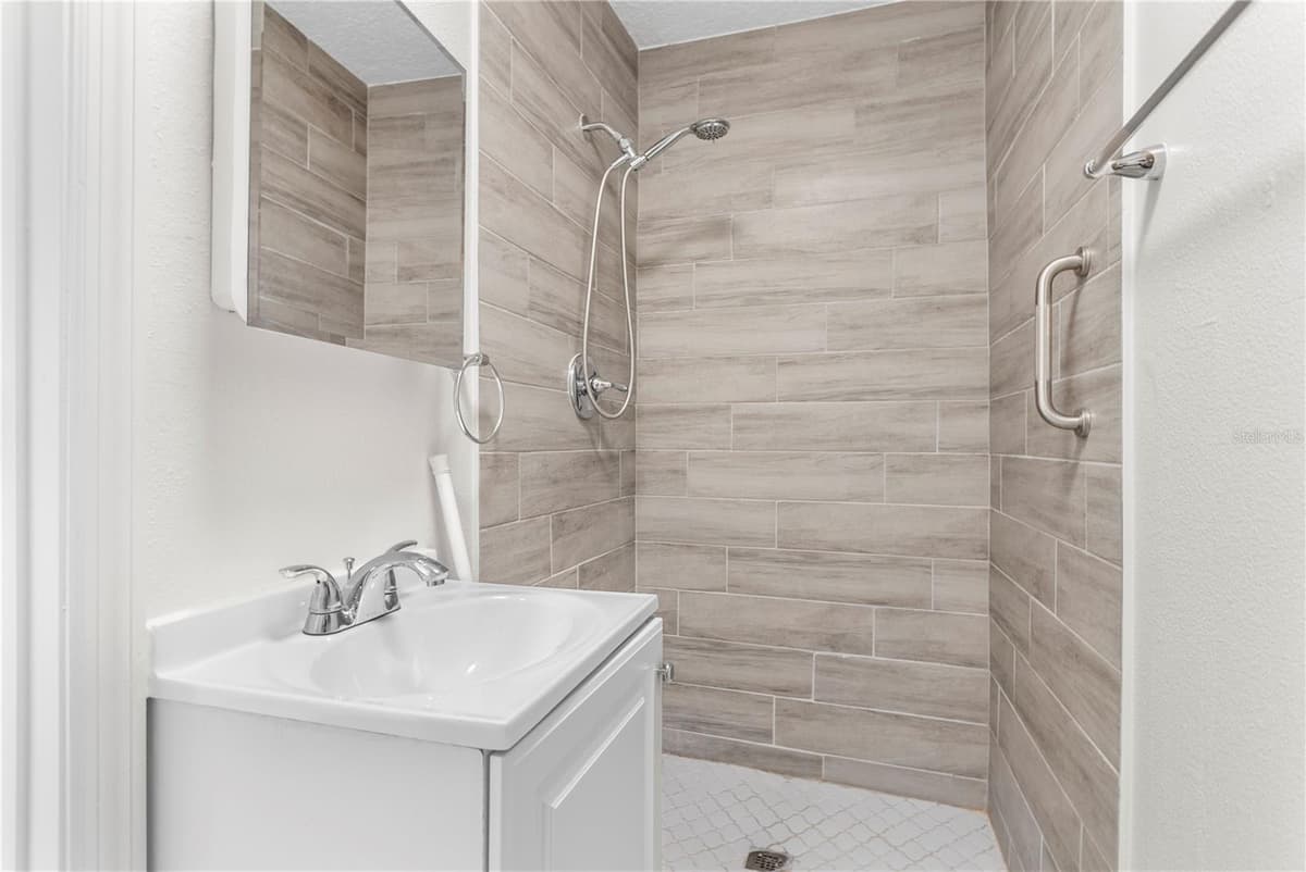 909 URSULA STREET — photo 15 of 32