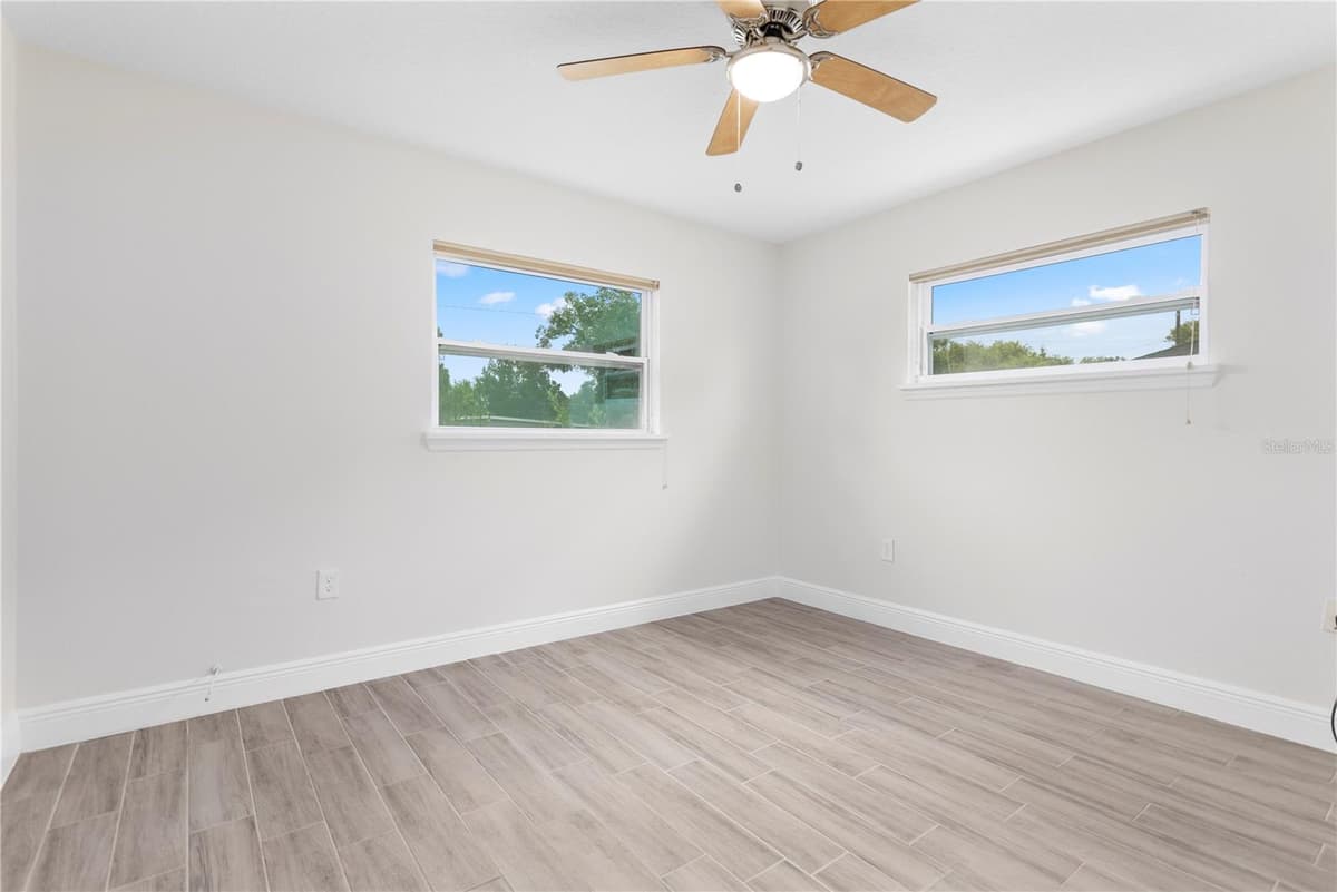 909 URSULA STREET — photo 17 of 32