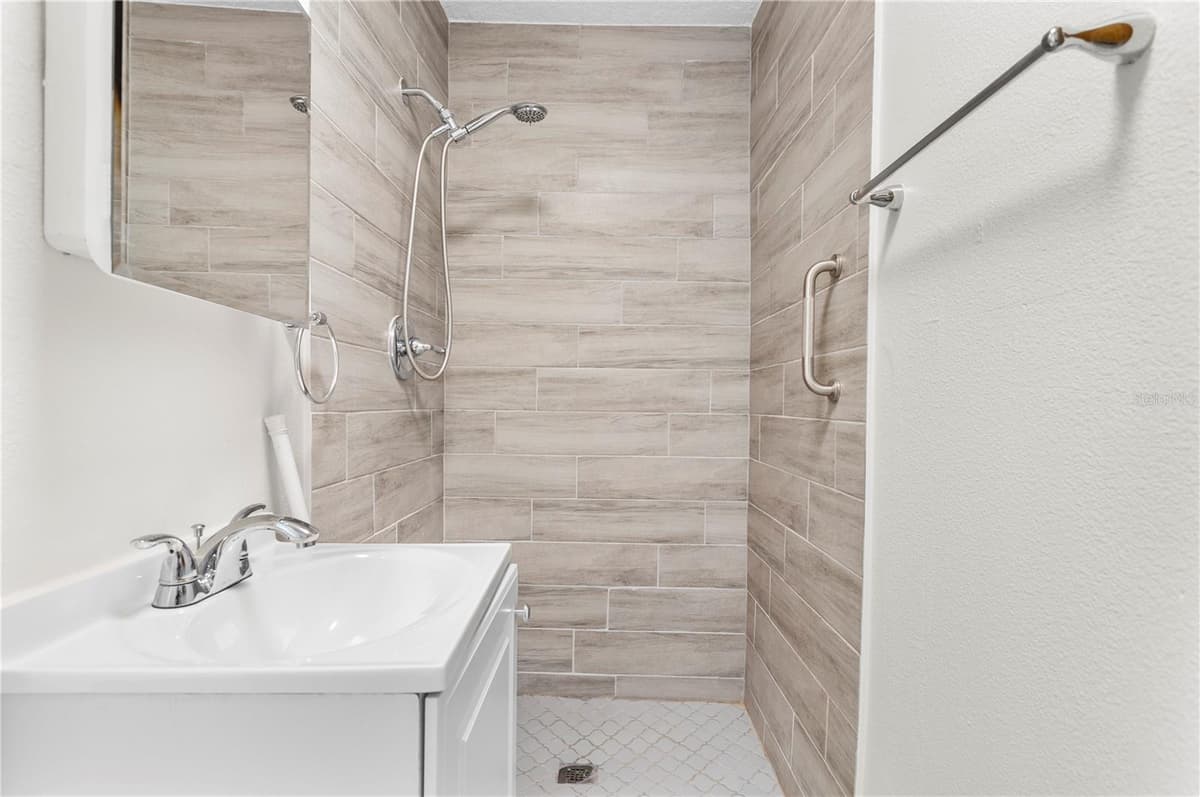 909 URSULA STREET — photo 14 of 32