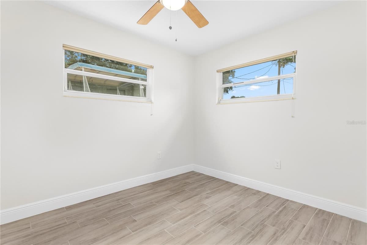 909 URSULA STREET — photo 21 of 32