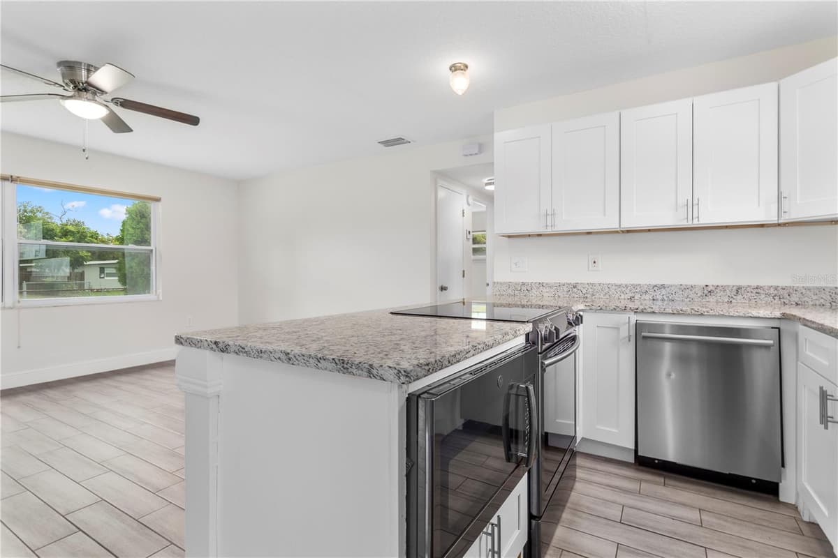 909 URSULA STREET — photo 9 of 32