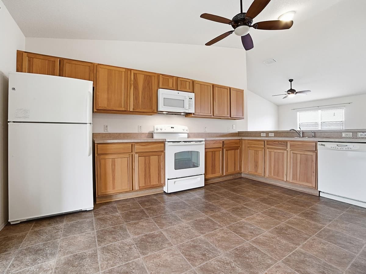 250 ARBELLA LOOP — photo 17 of 43