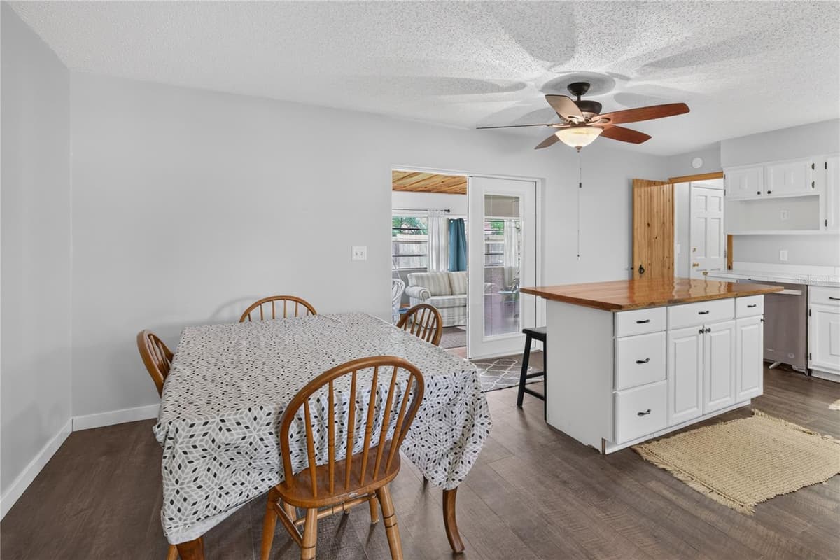 555 WINOGENE AVE — photo 6 of 34