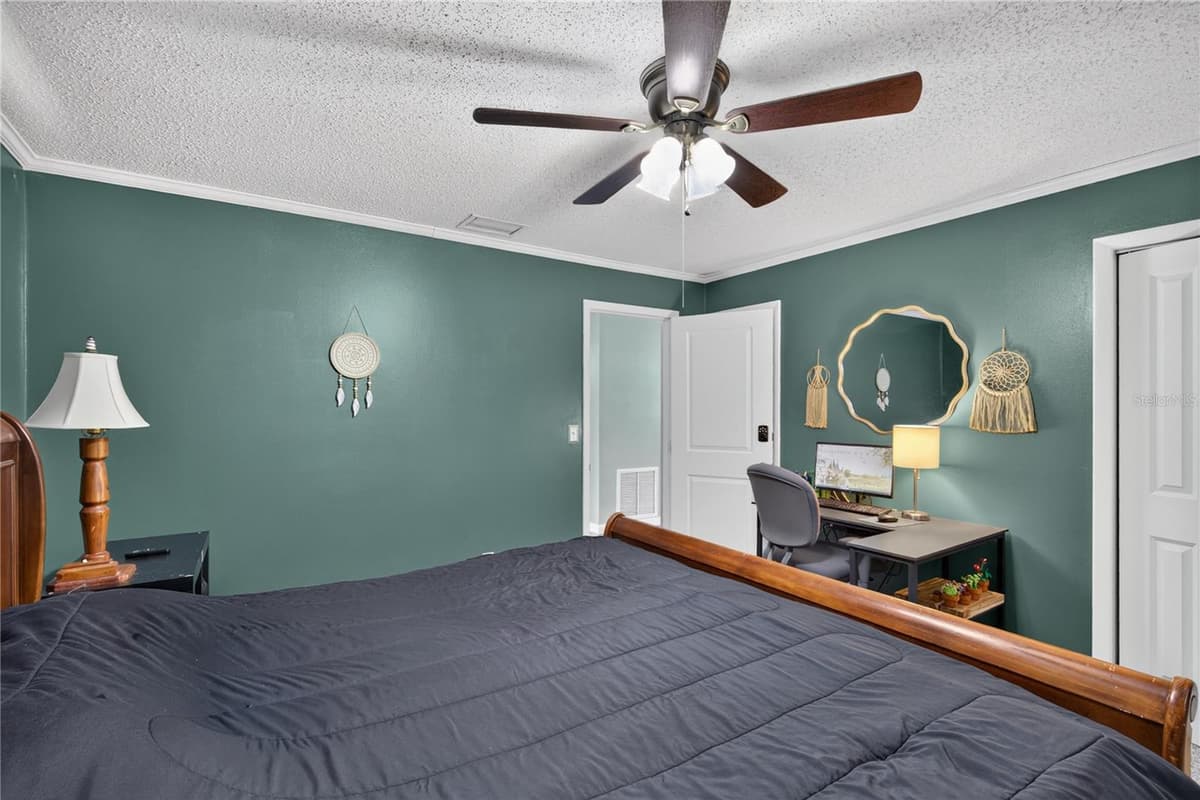 555 WINOGENE AVE — photo 12 of 34