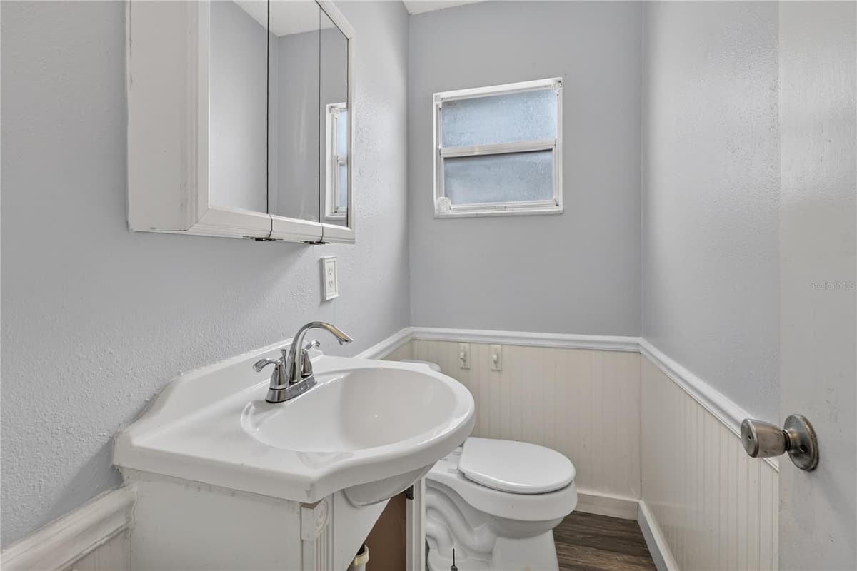 555 WINOGENE AVE — photo 17 of 34