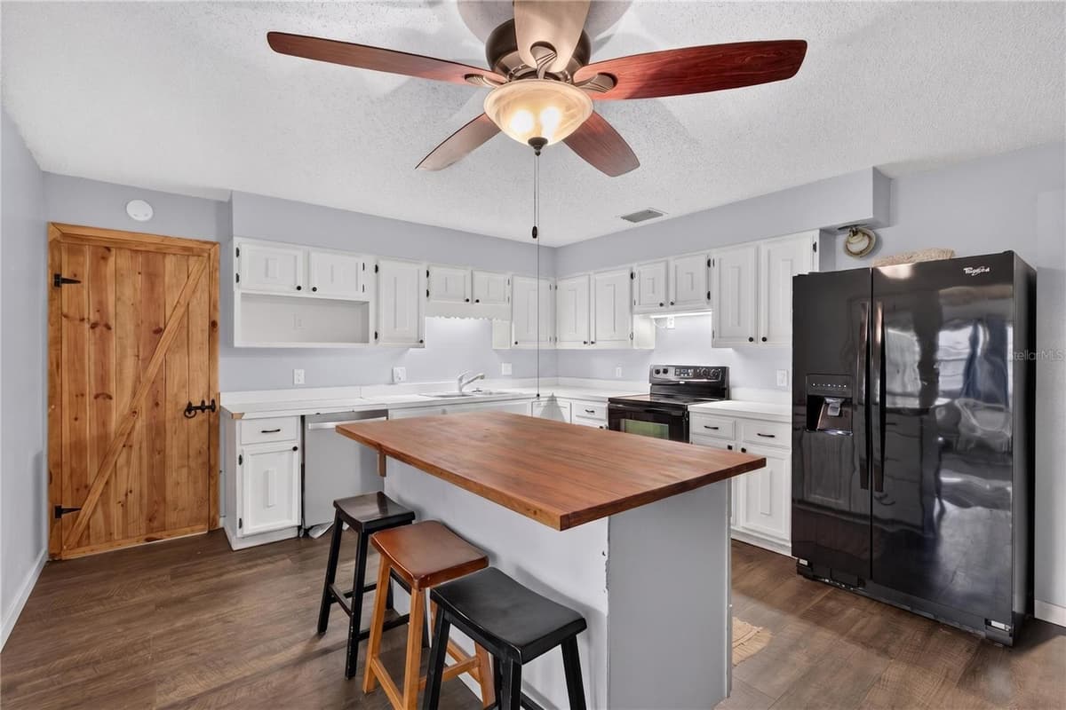 555 WINOGENE AVE — photo 8 of 34