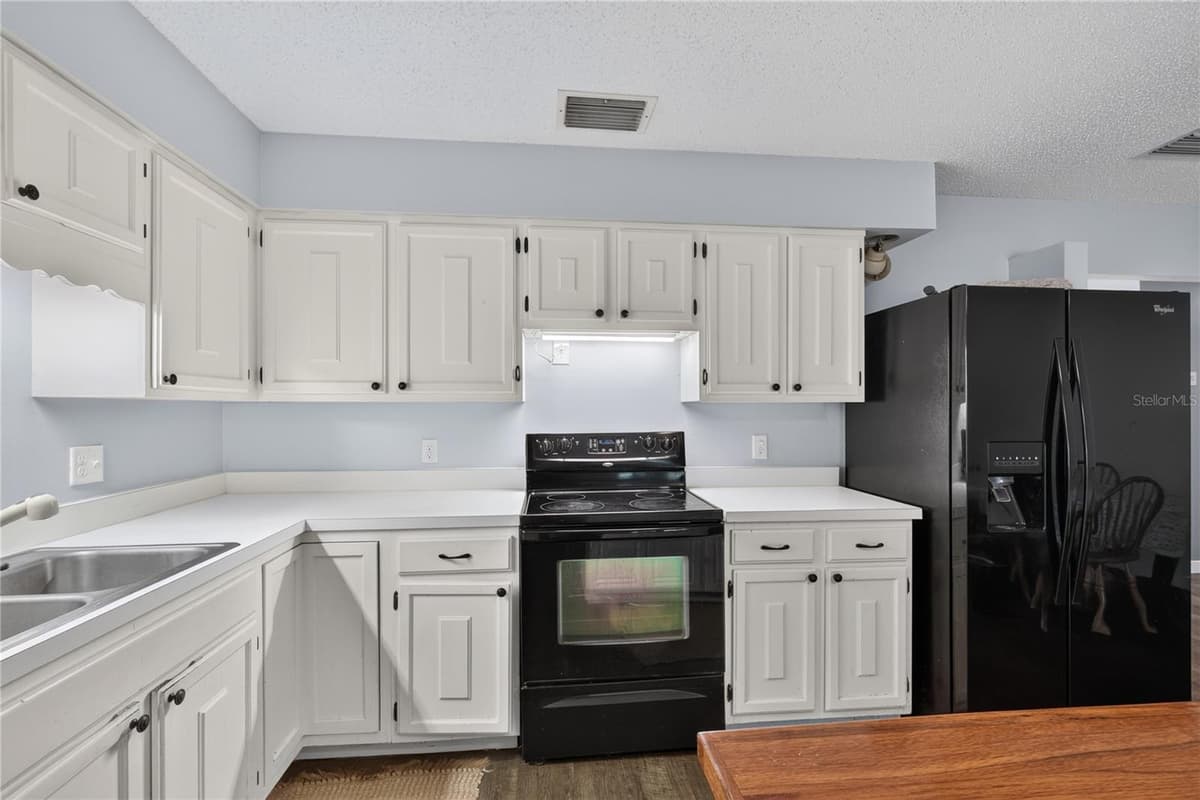 555 WINOGENE AVE — photo 9 of 34